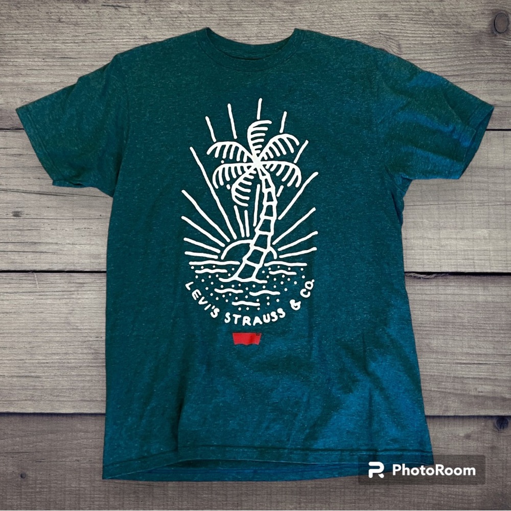 Levi’s t-shirt